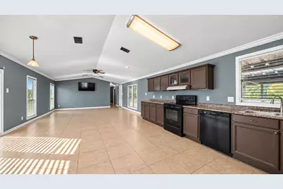 601 W Austin Street, Bellville, TX 77418 - Photo 5