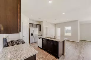 8015 Tamarind Ln, Baytown, TX 77521 - Photo 5