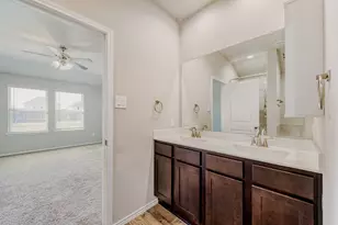 8015 Tamarind Ln, Baytown, TX 77521 - Photo 15