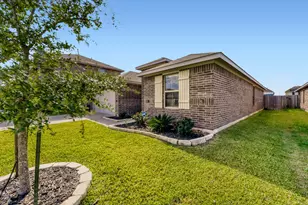 8015 Tamarind Ln, Baytown, TX 77521 - Photo 3