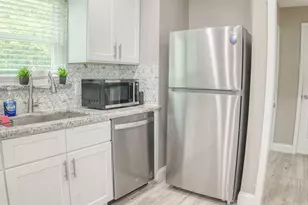8150 Herschelwood St, Houston, TX 77033 - Photo 13