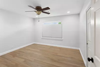 2824 E Palm Circle, Galveston, TX 77551 - Photo 11