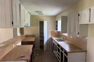 5996 Yucca Trail, Beeville, TX 78102 - Photo 5