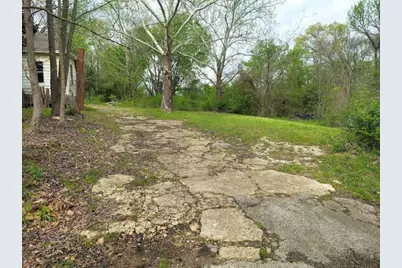1407 Madam Queen Street, Marshall, TX 75670 - Photo 3