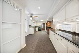 9022 Timberside Dr, Houston, TX 77025 - Photo 5