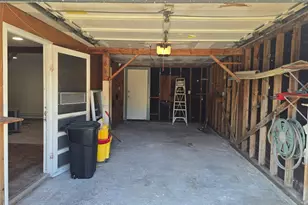 914 Avenue K, Galveston, TX 77550 - Photo 37