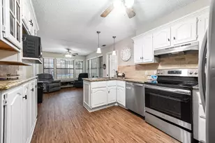 7118 Tonkawa St, Baytown, TX 77521 - Photo 9