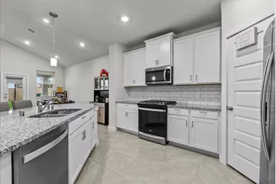 10831 Bodie Hills Drive, Rosharon, TX 77583 - Photo 9