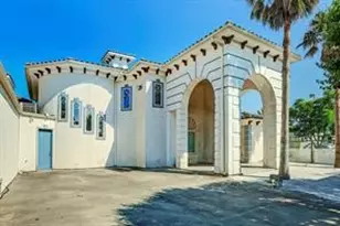 135 1st St, Dickinson, TX 77539 - Photo 3