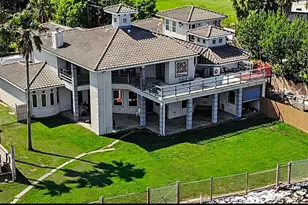 135 1st St, Dickinson, TX 77539 - Photo 1