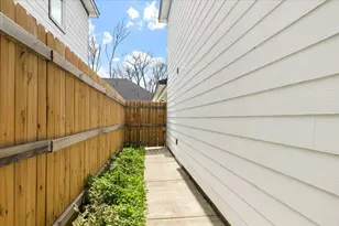8631 Peachtree St, Houston, TX 77016 - Photo 25