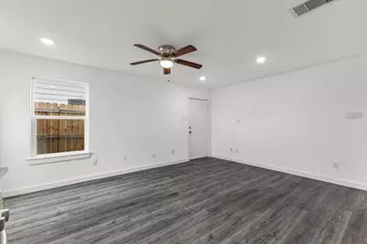 8631 Peachtree Street, Houston, TX 77016 - Photo 3