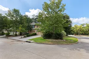 229 E Summerhaze Circle, The Woodlands, TX 77382 - Photo 3
