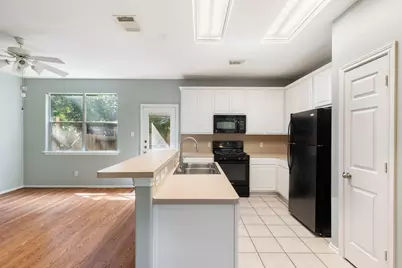 229 E Summerhaze Circle, The Woodlands, TX 77382 - Photo 9