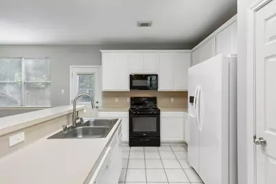 229 E Summerhaze Circle, The Woodlands, TX 77382 - Photo 11