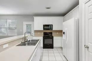 229 E Summerhaze Circle, The Woodlands, TX 77382 - Photo 11