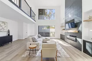 303 E Fair Harbor Ln, Houston, TX 77079 - Photo 7