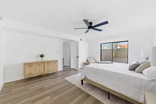 303 E Fair Harbor Ln, Houston, TX 77079 - Photo 19