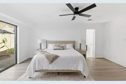 303 E Fair Harbor Lane, Houston, TX 77079 - Photo 17