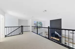 303 E Fair Harbor Ln, Houston, TX 77079 - Photo 25