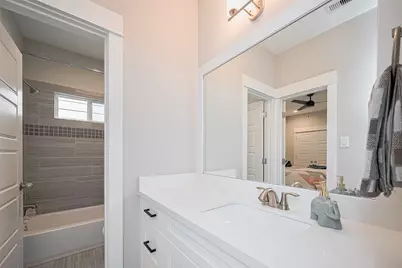 5209 Pinemont Creek Lane, Houston, TX 77018 - Photo 11