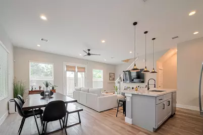5209 Pinemont Creek Lane, Houston, TX 77018 - Photo 3
