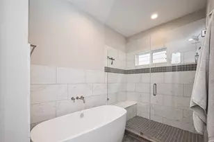 5209 Pinemont Creek Ln, Houston, TX 77018 - Photo 9