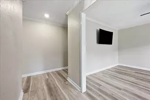 8830 Blaylock Ln, Beaumont, TX 77707 - Photo 9