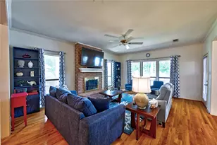 1925 E Lake Dr, Huntsville, TX 77340 - Photo 11