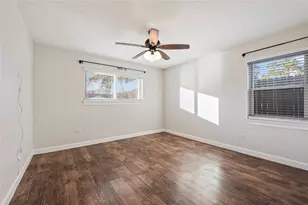 301 Mimosa Dr, Hitchcock, TX 77563 - Photo 17