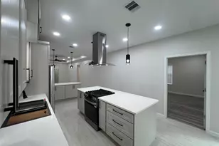 817 Center St, Richmond, TX 77469 - Photo 5
