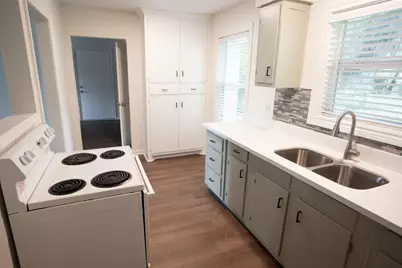 55 Elm Court, Lake Jackson, TX 77566 - Photo 5