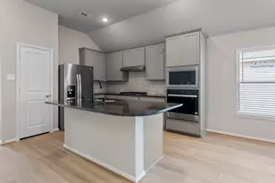 2415 Honeyberry Shrub Dr, Manvel, TX 77578 - Photo 3