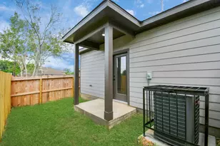 9808 Nedwald St, Houston, TX 77029 - Photo 39