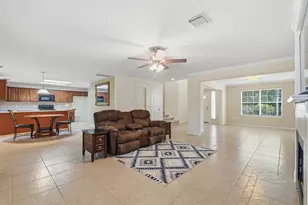 13407 Barton Meadow Ln, Rosharon, TX 77583 - Photo 9