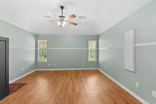 607 Sharondoah Dr, Highlands, TX 77562 - Photo 17