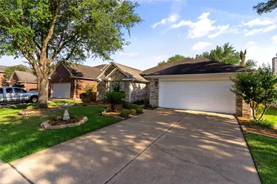 3135 Stratford Bend Drive, Sugar Land, TX 77498 - Photo 3