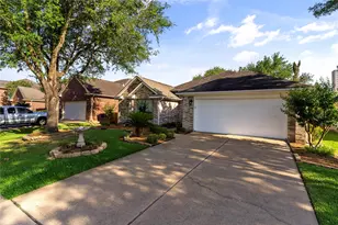 3135 Stratford Bend Dr, Sugar Land, TX 77498 - Photo 3
