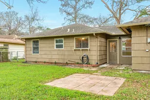 103 Palm Ln, Lake Jackson, TX 77566 - Photo 21