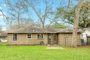 103 Palm Ln, Lake Jackson, TX 77566 - Photo 19