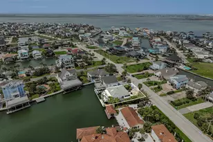 1435 Tiki Dr, Tiki Island, TX 77554 - Photo 9