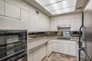 5100 San Felipe St, Houston, TX 77056 - Photo 9