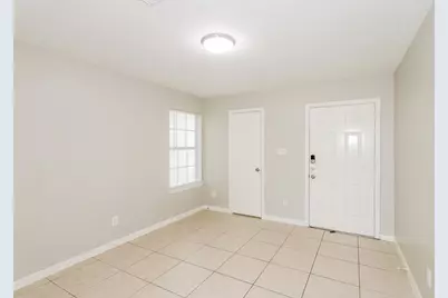 4906 N Cancun Drive, Houston, TX 77045 - Photo 5