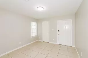 4906 N Cancun Dr, Houston, TX 77045 - Photo 5