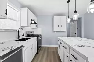 8413 Safeguard St, Houston, TX 77051 - Photo 9