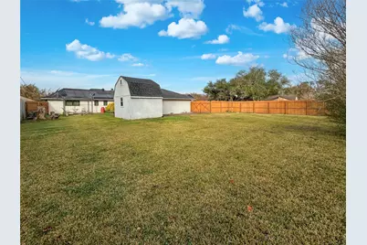 6132 Fox Ridge Drive, Angleton, TX 77515 - Photo 5