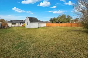 6132 Fox Ridge Dr, Angleton, TX 77515 - Photo 5