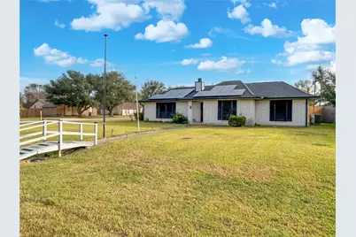 6132 Fox Ridge Drive, Angleton, TX 77515 - Photo 27