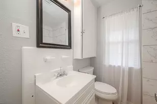 5619 Willow Glen Dr, Houston, TX 77033 - Photo 15