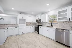 2926 Meadowcreek Dr, Missouri City, TX 77459 - Photo 17